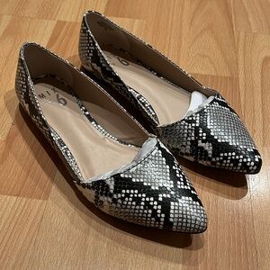 Mix No. 6 Rowland Flat Black/White, Size 7M